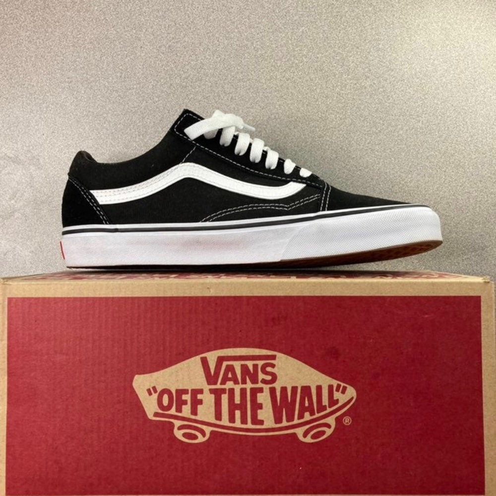 Vans - Picture 2 of 6